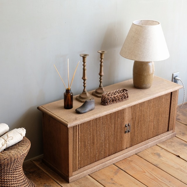 蛇腹扉のローボード｜古家具,棚類｜古家具・アンティーク家具 R-select