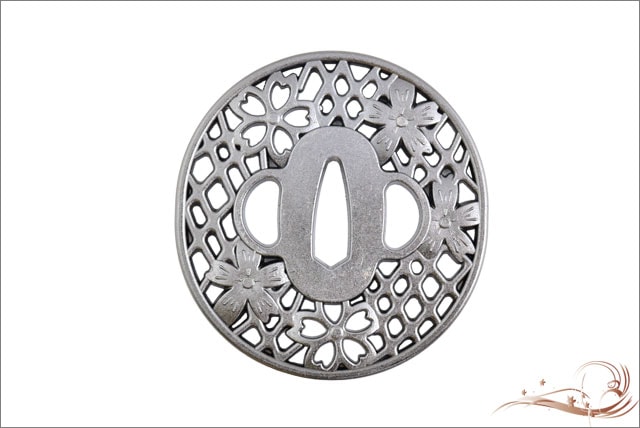 鍔 桜透かし鍔 刺客｜【公式】模造刀・居合刀の専門店「忍屋」