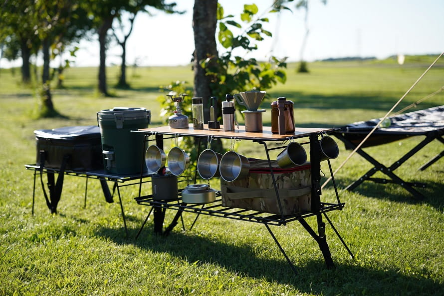 HangOut(ハングアウト)クランクスタッキングラックとテーブルを