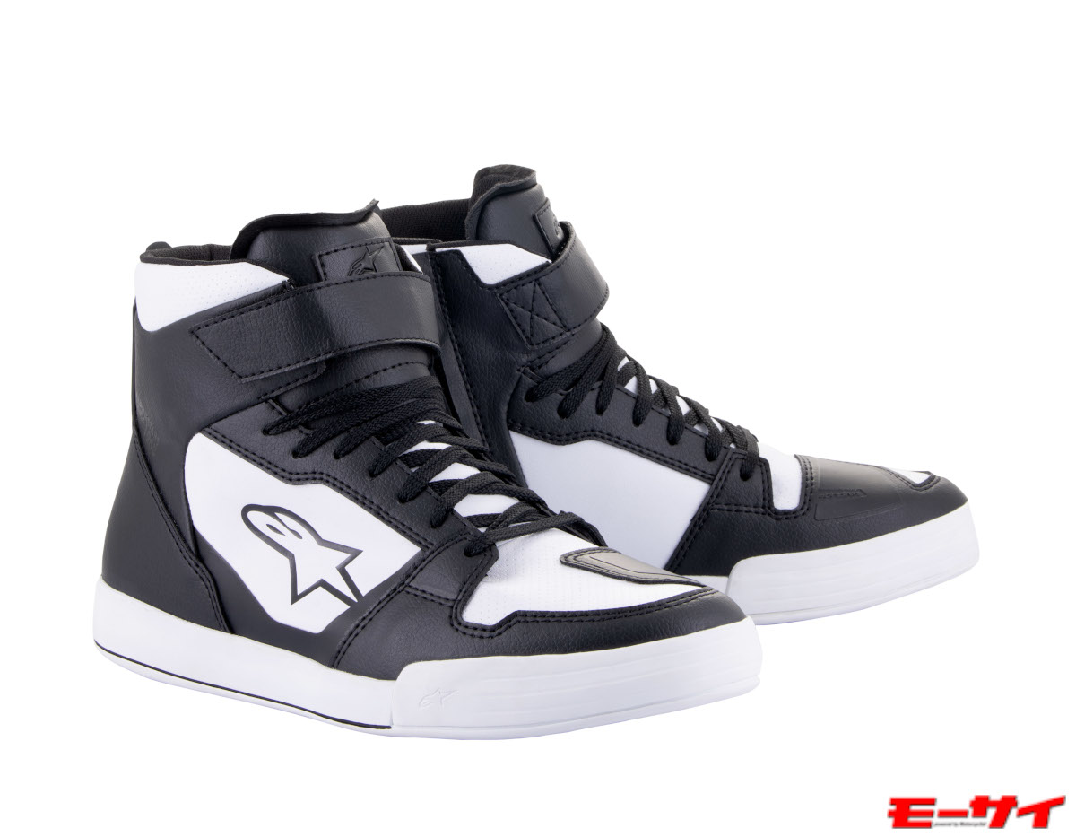 懐かしのバッシュ？」 いや、最新のライディングシューズ