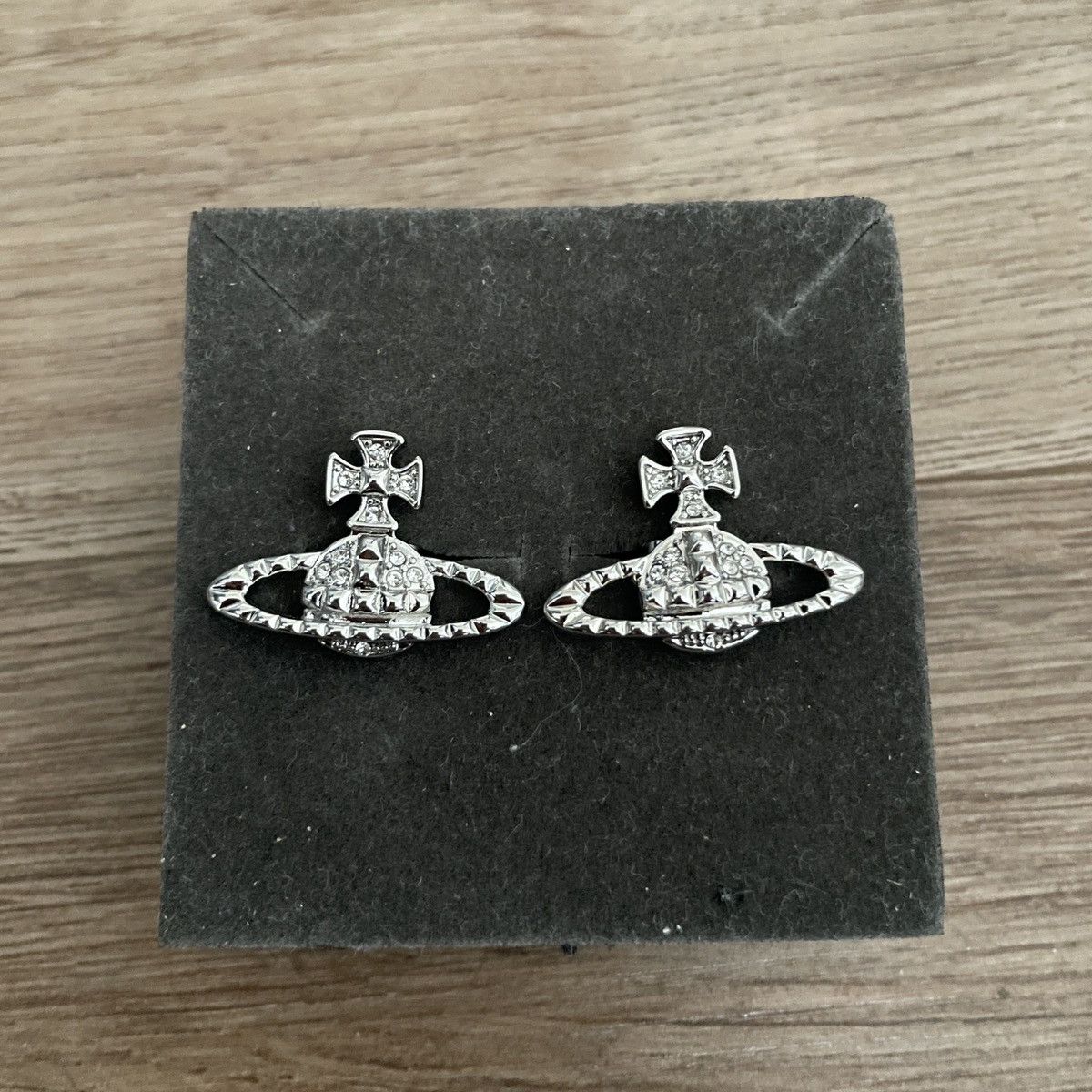 Buy earrings vivienne westwood At Sale Prices Online - October