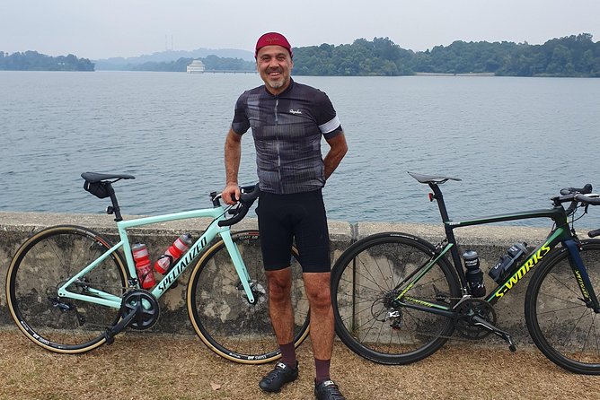 2026 ロードバイクツアー-シンガポール。 3時間の乗車。 （自転車