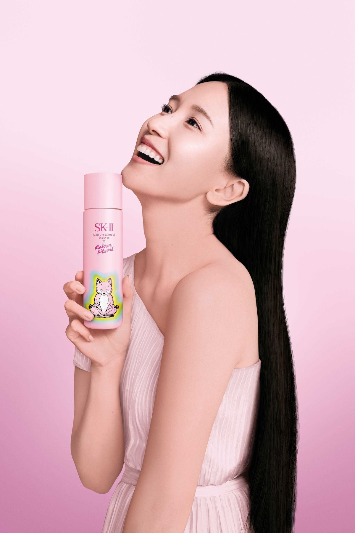 ピンクのボトルがキュート。SK-IIとメゾン キツネが再コラボした限定