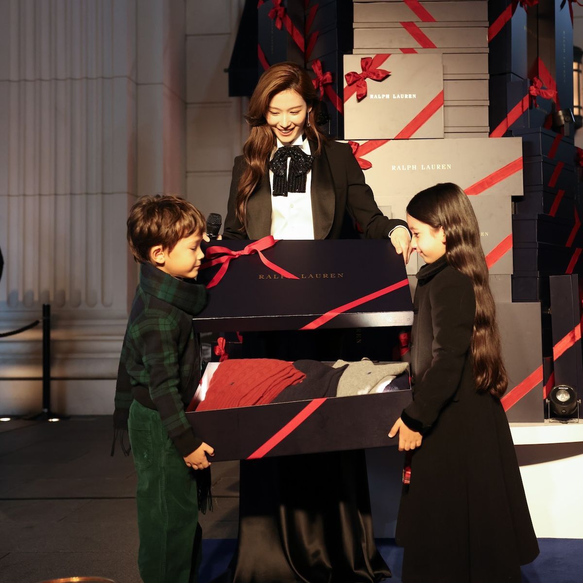 TWICEのSANAがラルフ ローレン表参道のツリー点灯式に登場！イベントの