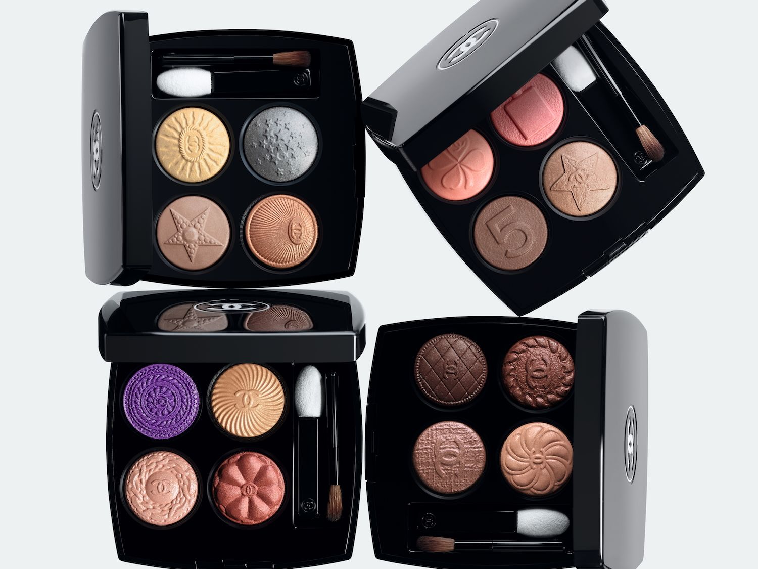 シャネルのシンボルを詰め込んだ見目麗しい4色入りアイシャドウ