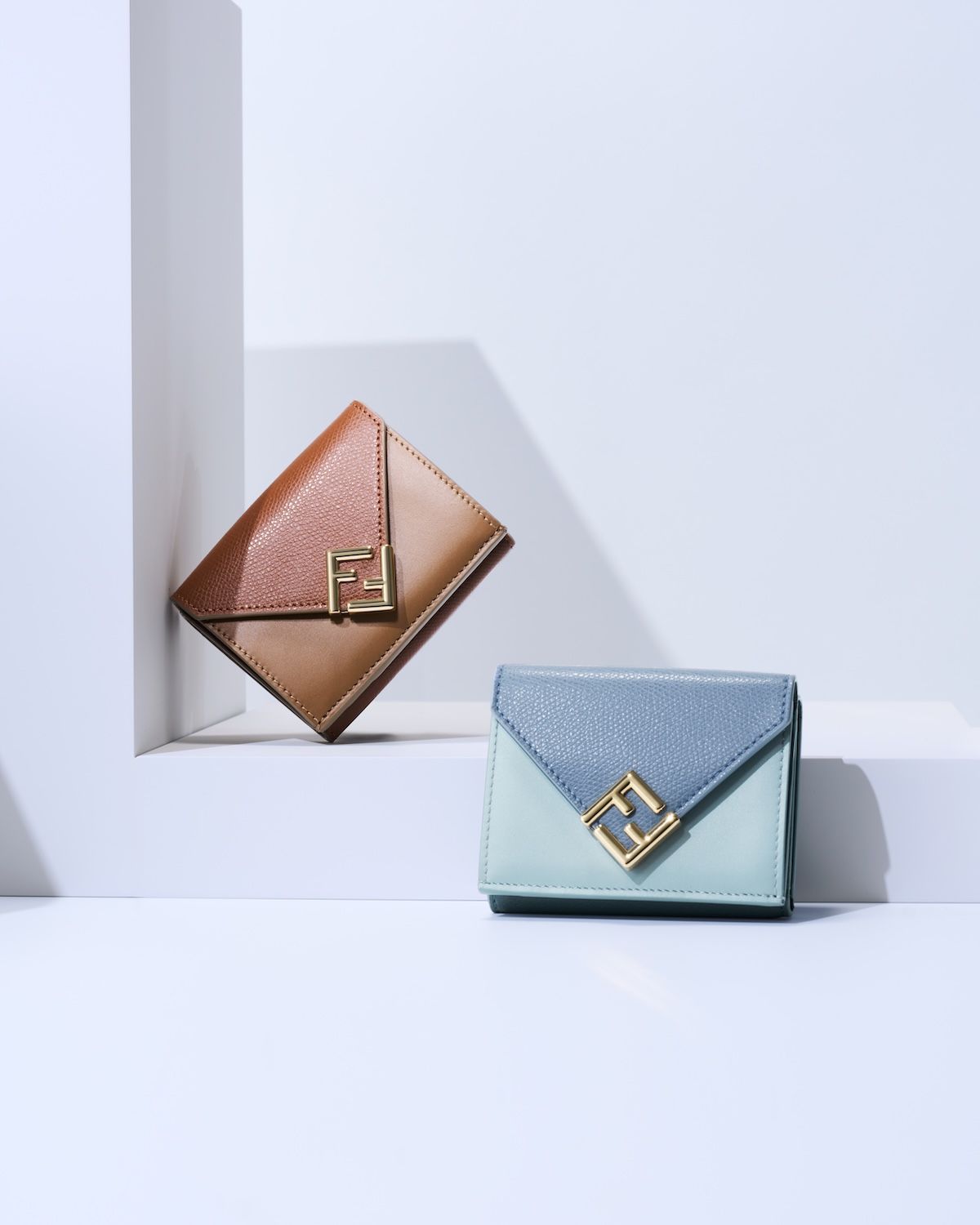 フェンディから、12月21日の“最強開運日”に向けて新作スモールレザー