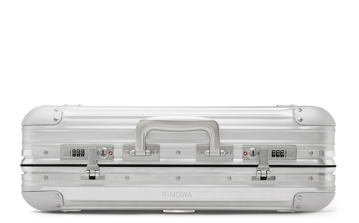 リモワ」×「ポルシェ」 独ブランド同士がコラボしたアルミ製ハンド