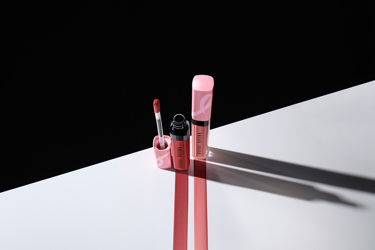 ボビイ ブラウン」がピンクパッケージのリップグロスを発売 10月は