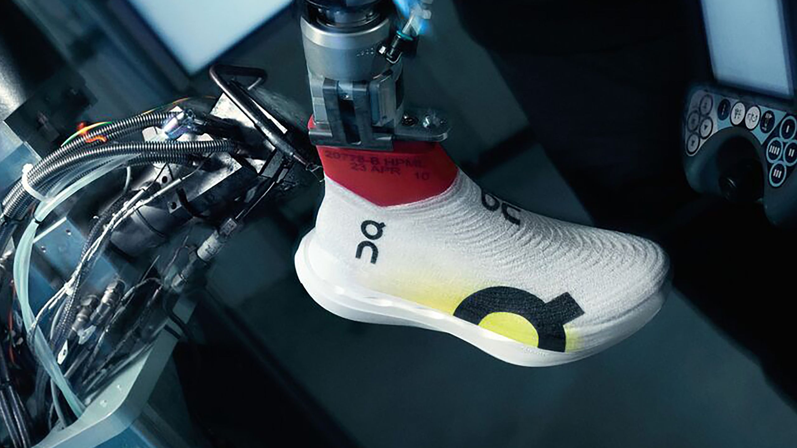 オンの革新技術搭載シューズ「Cloudboom Strike LS」に新色登場──GQ