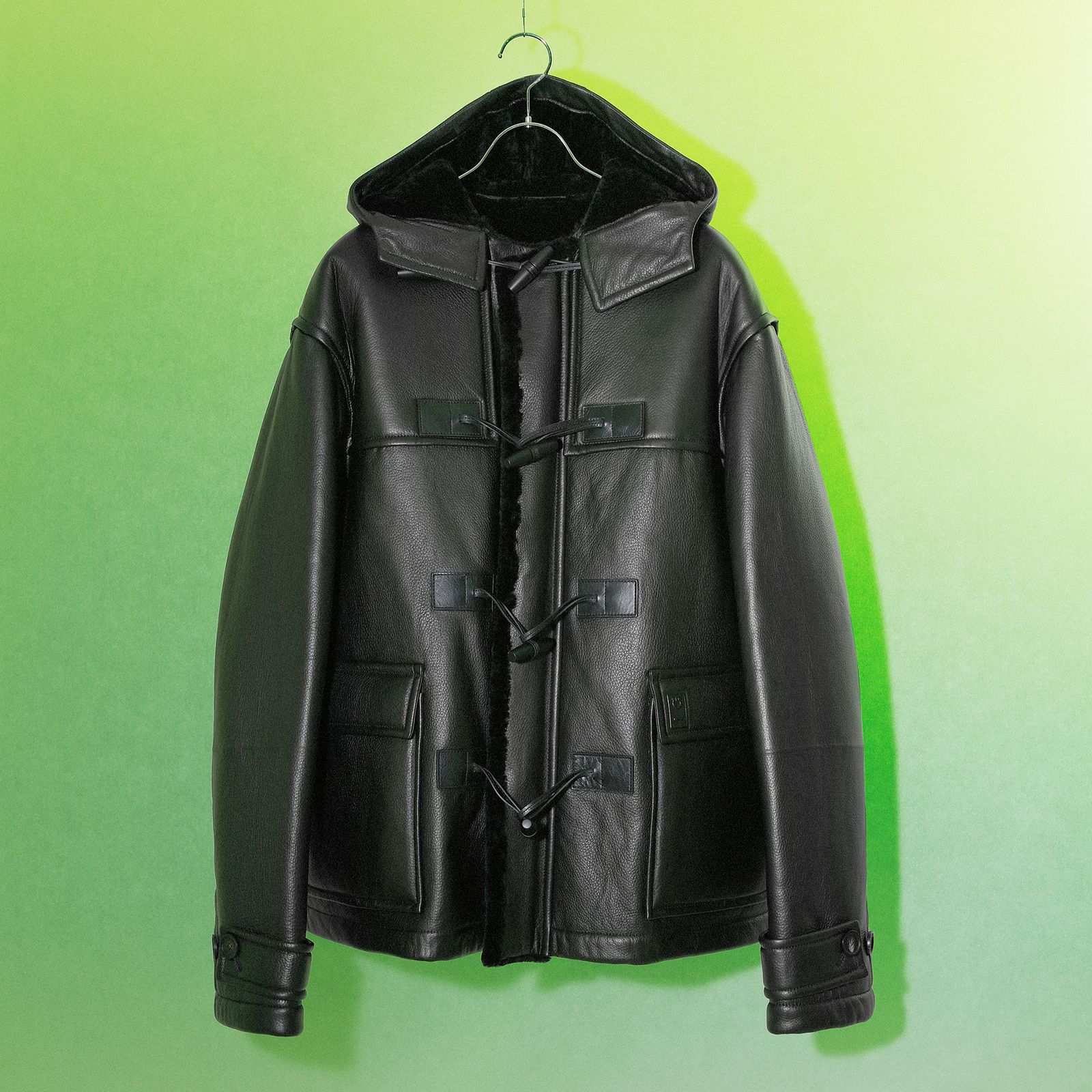 熟練した職人技と革新的なデザインで魅了するフェラガモ──2025年秋冬