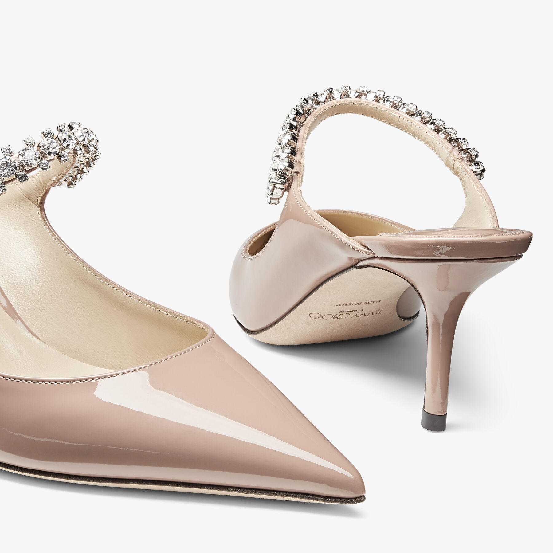 Mules aus Lackleder in Ballettrosa mit kristallverziertem Riemen