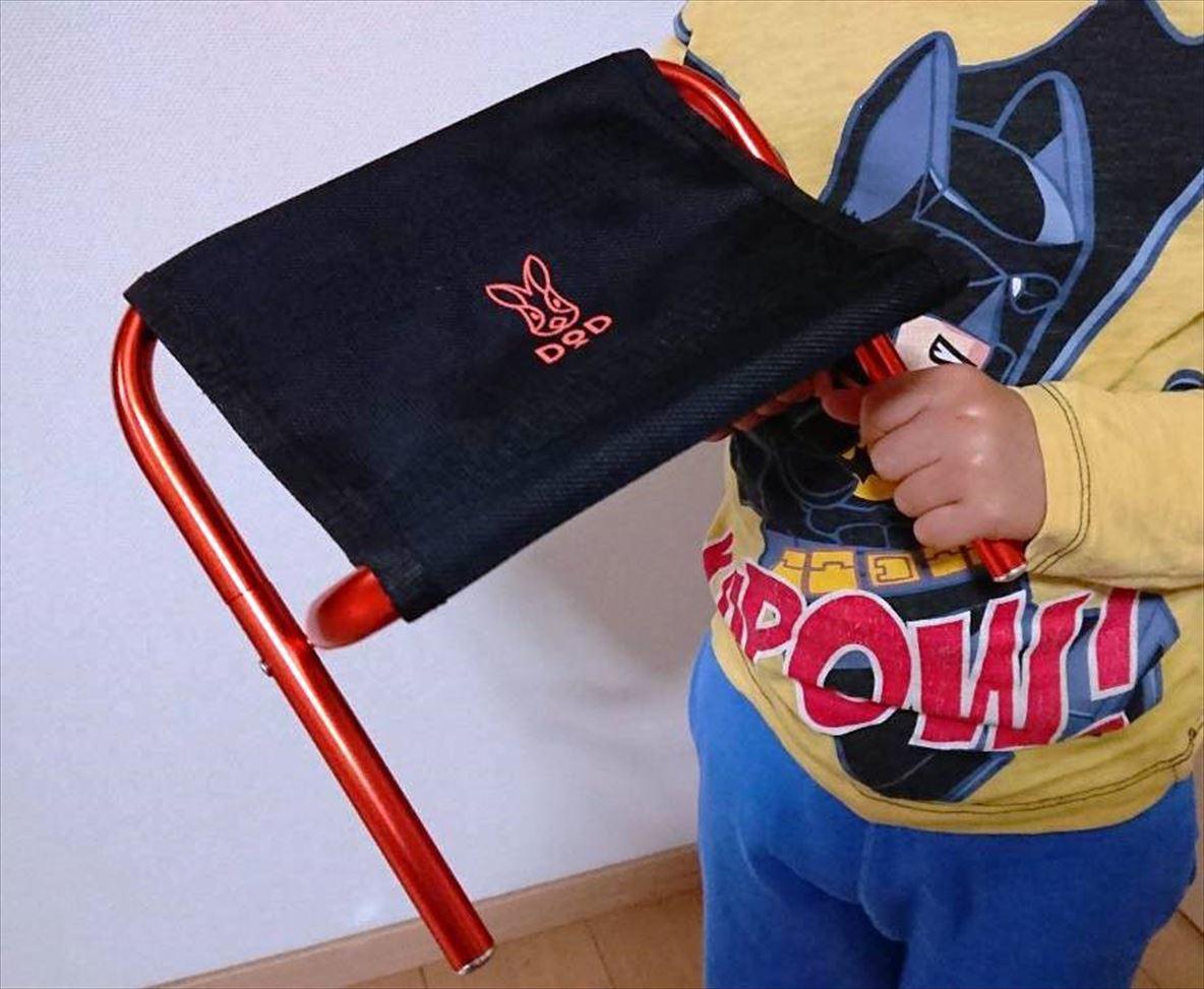 DODのわずか199gのウルトラマイクロチェアは、子連れのお出かけの強力