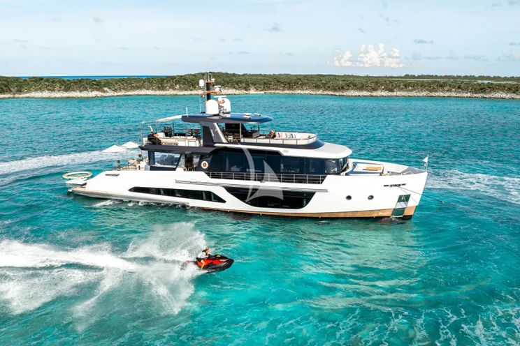 Crewed Motor Yacht VIVACE - Alpha Spritz 102 - 5 Cabins - Nassau