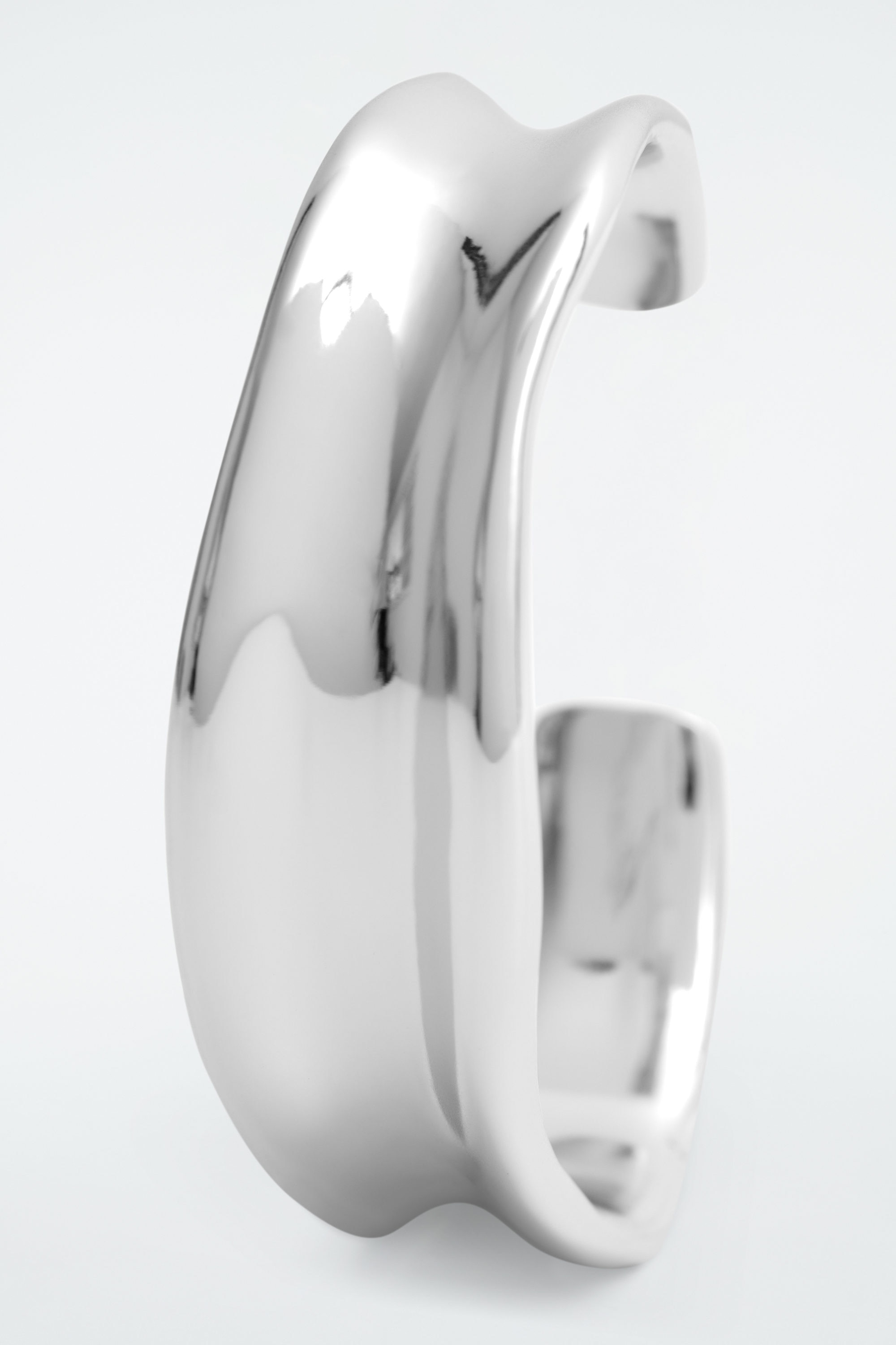 SLIM SCULPTED CUFF - SILVER | COS US