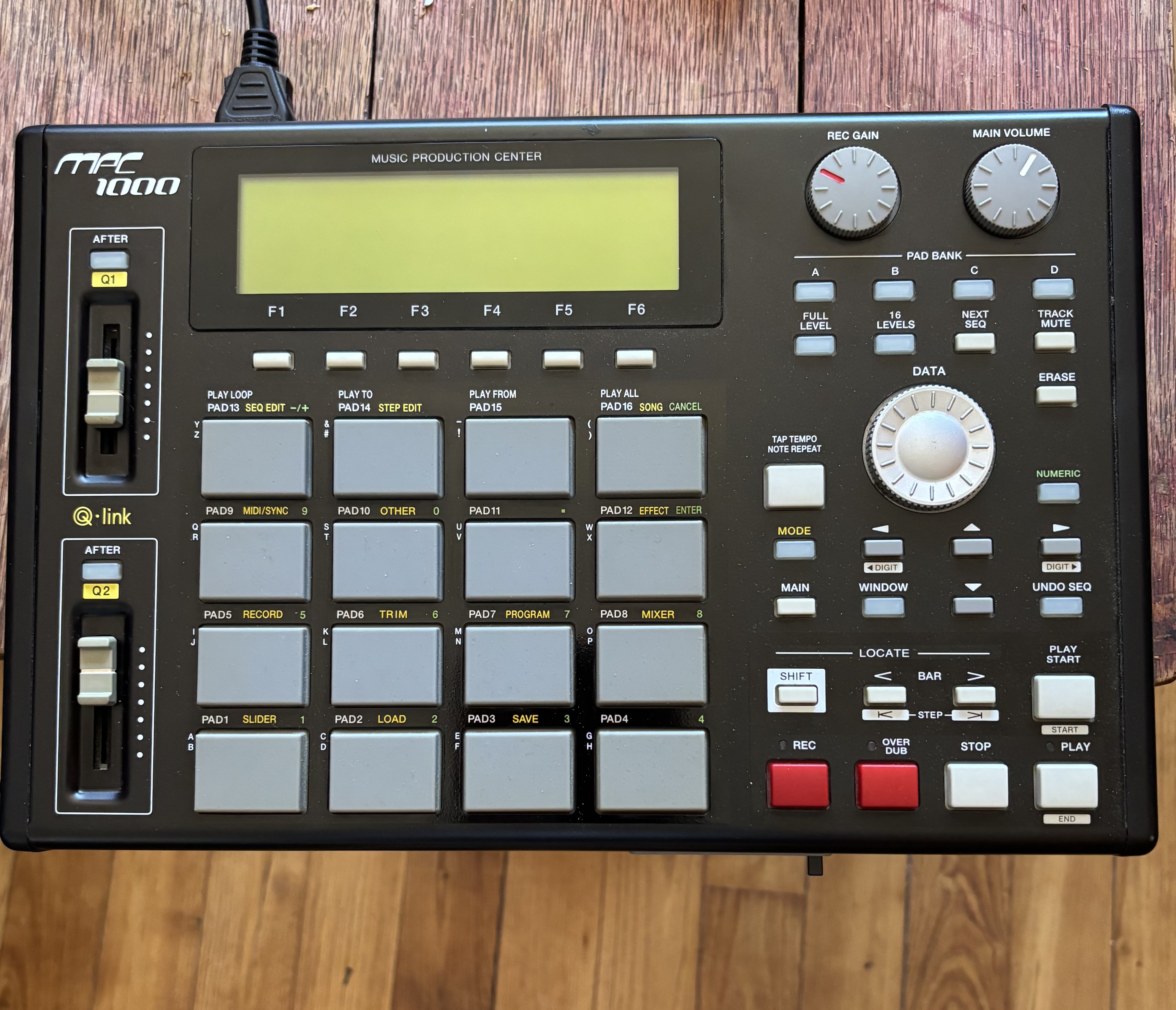 AKAI MPC1000 Black JJOS3.12導入済み 動作確認済み AKAI MPC1000