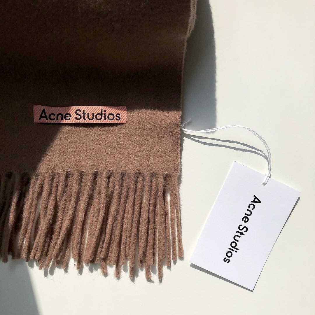 大定番Acne Studiosのスカーフが欲しいの。ず～っと使える可愛い色7選
