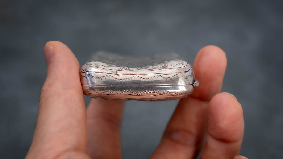 上質を携帯する｜1902's アンティークシガレットケース | MINIMALOG