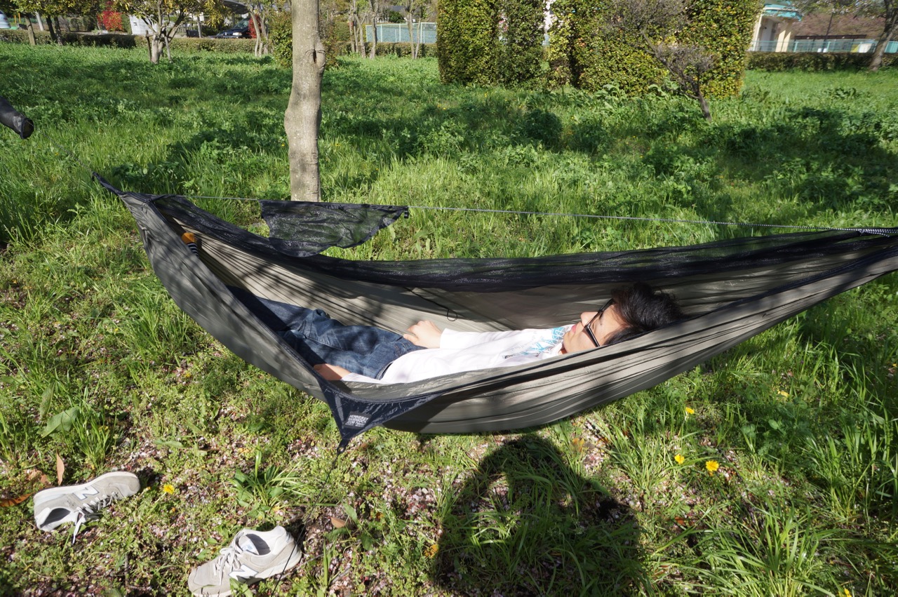 ヘネシーハンモック スネークスキン付き ソロキャンにはハンモックが