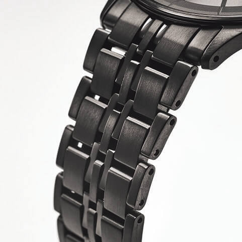 あの人気作がオールブラックって…かっこよすぎる」2025年最初にヒット