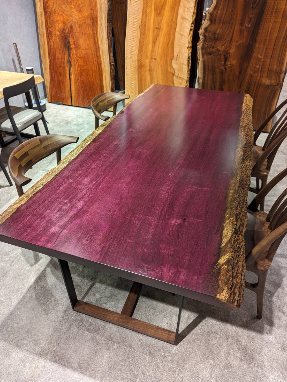 パープルハートの一枚板テーブル：魅力と名古屋ギャラリーのこだわり