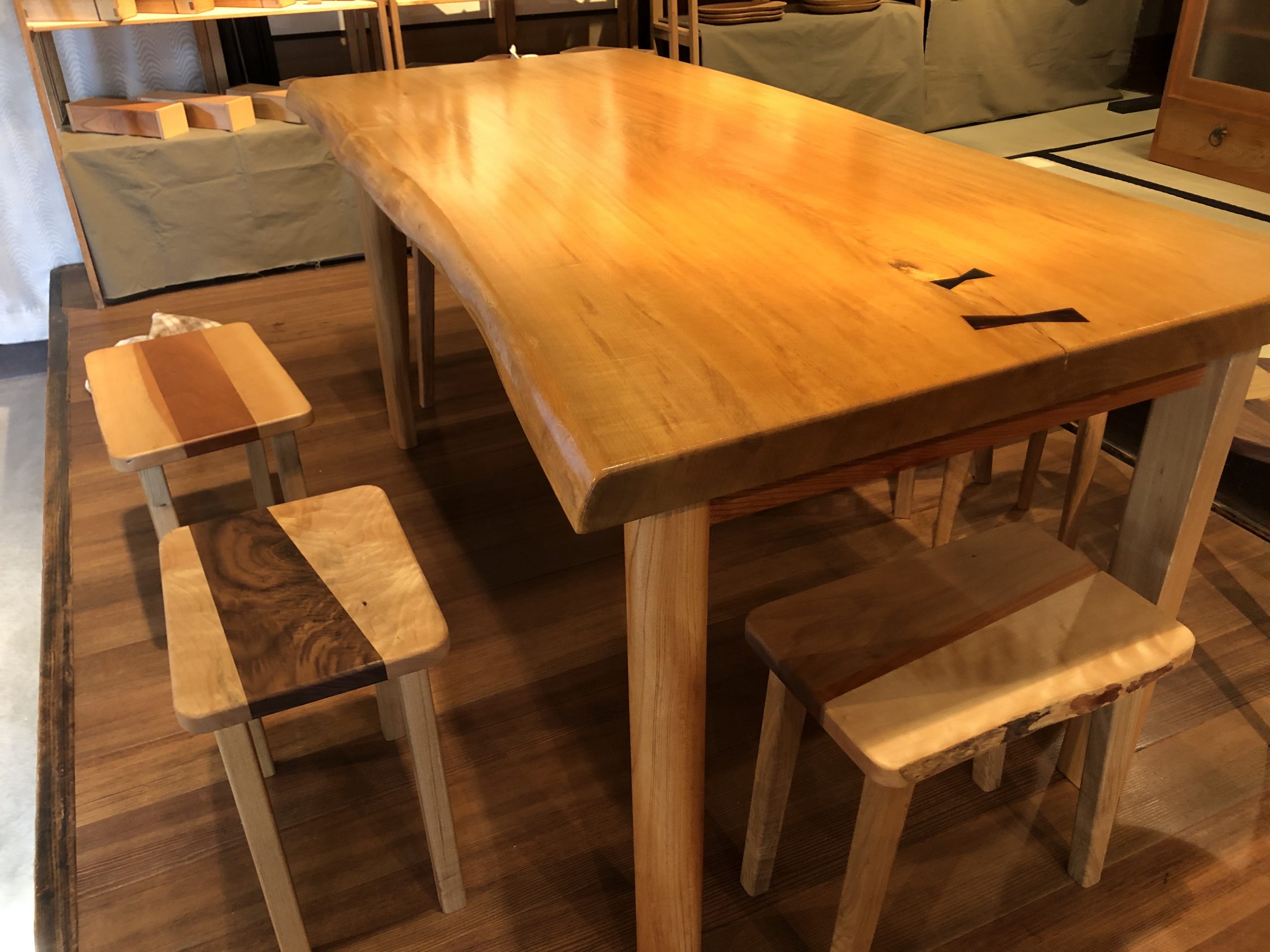 一枚板のダイニングテーブル /関西 大阪 | 無垢材家具専門店のオーダー
