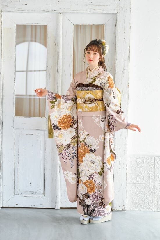 ふりそでシミズ 新横浜店の振袖 /茶色/古典/牡丹柄/ ニュアンスカラー