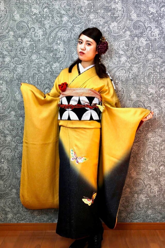 新美 SHINBI 北九州 黒崎本店の振袖 /黄色/黒色/クール/蝶柄/ No87