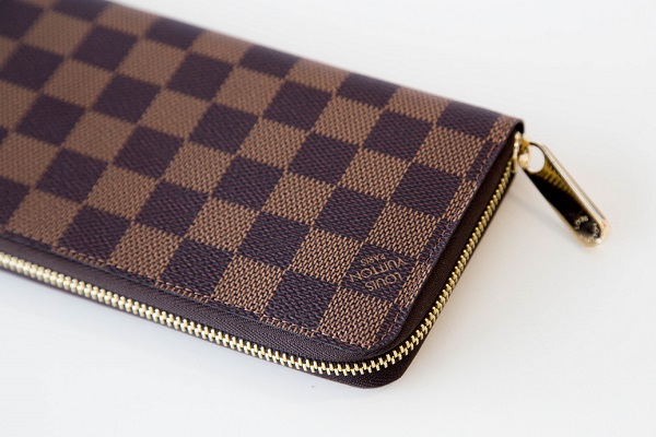 ルイ・ヴィトンのアイコンテーマ・ダミエの財布が持つ魅力