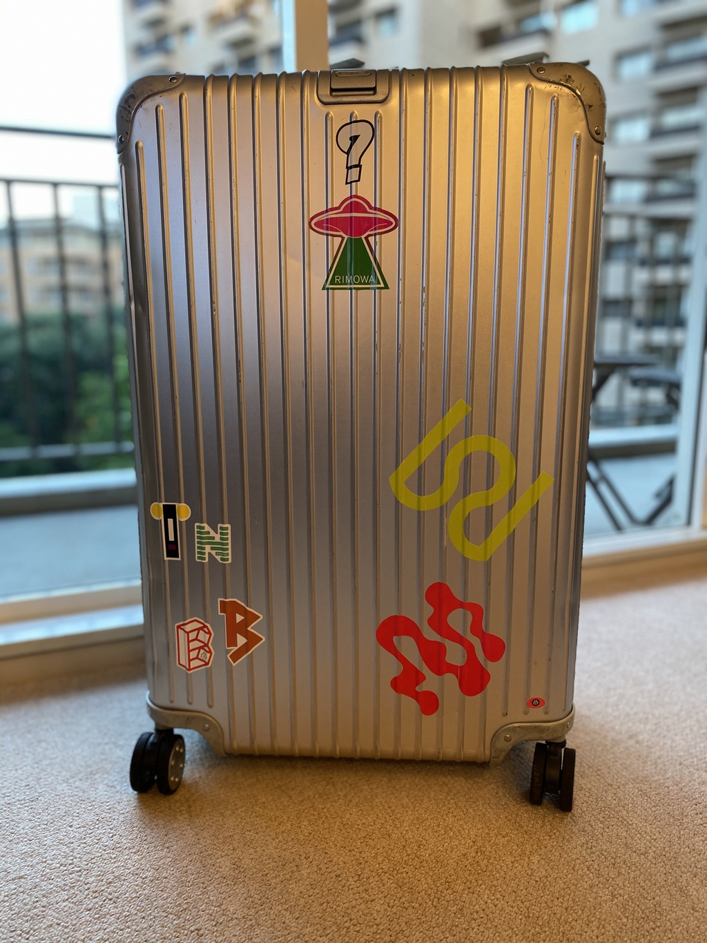 RIMOAのスーツケース ～旧型のですが、ステッカーを貼ってみました