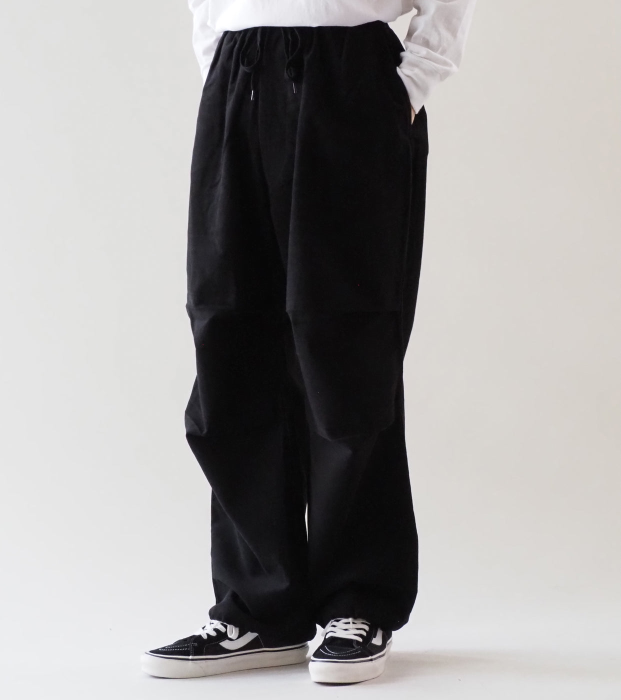 COMOLI モールスキン ニータック パンツ , Black – Navyblue