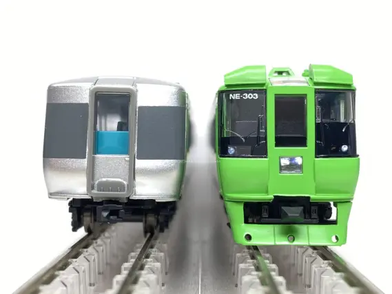 785系300番代 特急「スーパー白鳥」用増結改造車 NE-303編成が入線しま