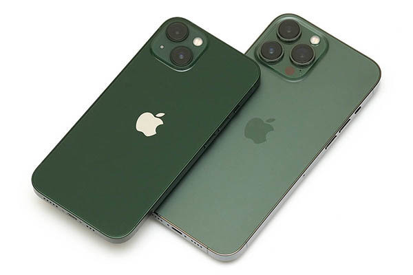 iPhone 13シリーズの新色「グリーン」を入手！ 深みのある色合いが魅力