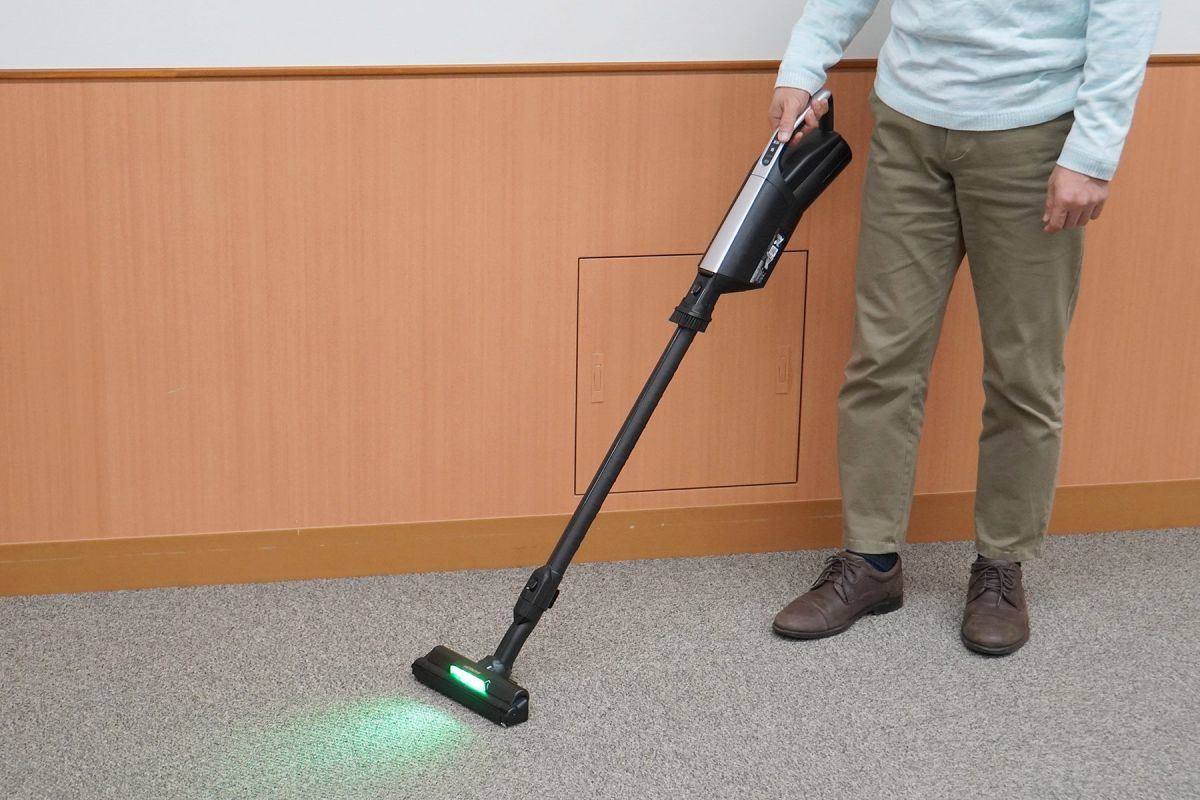 日立の1.1kgコードレス掃除機を体験、2カ月分のゴミを吸える紙パック式