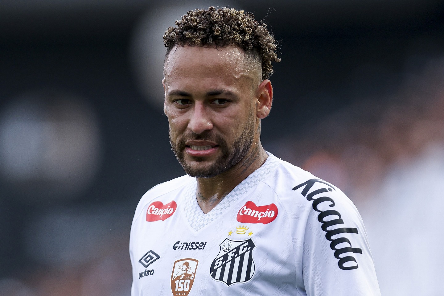 ネイマール、左膝手術成功で復帰は1か月後に！ ブラジルの「至宝」が