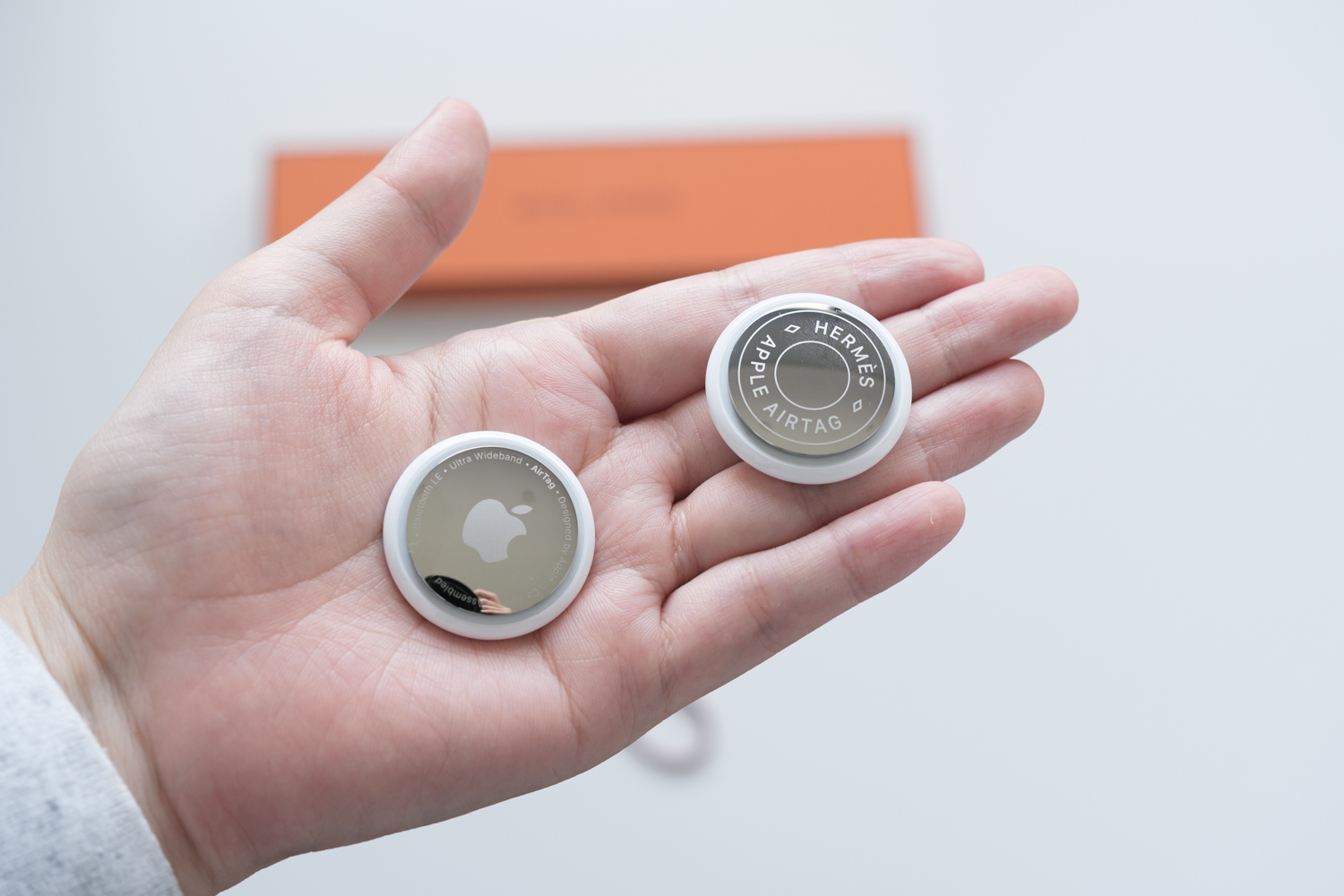 見つける天才！AirTagのエルメスバージョンはバッグチャームとしても