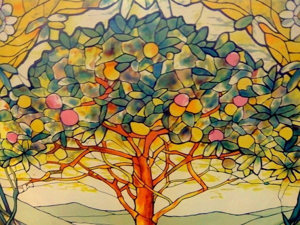 ルイス・C・ティファニーのステンドグラスをお買取しました｜骨董品