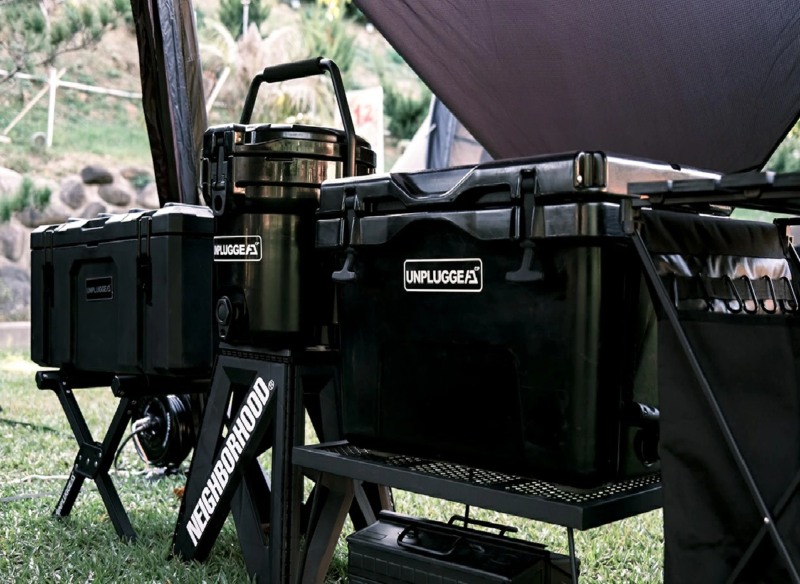 オシャレなブラックギアが揃う「アンプラグドキャンプ」で始めよう