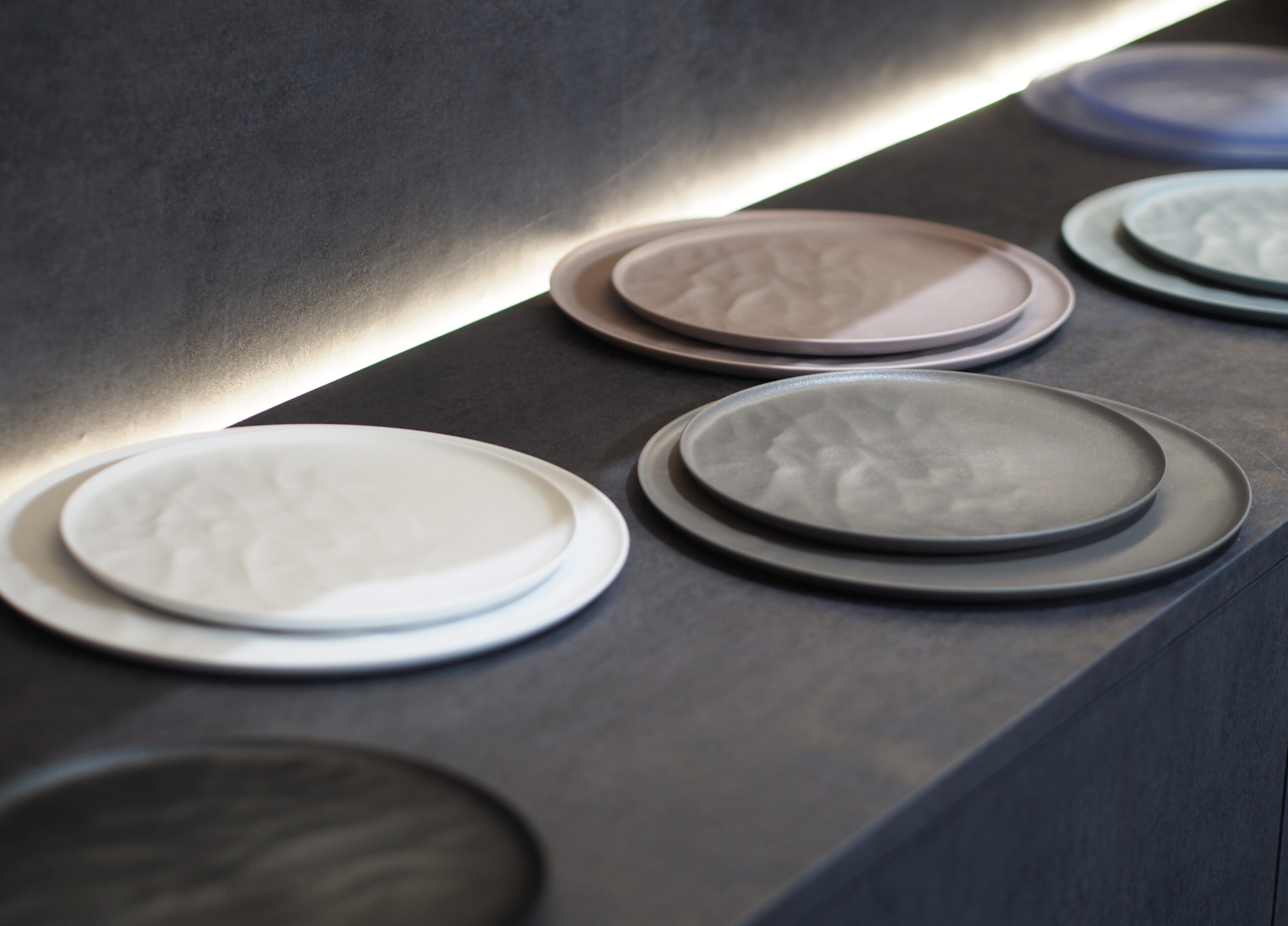 プラスチックは悪者じゃない。石川の老舗樹脂メーカーとクリエイターが