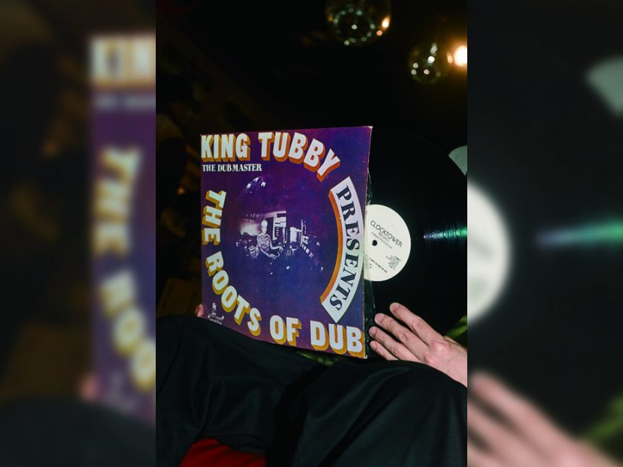 手に、耳にしたレコードのジャケットから広がる世界をNO.02ISSUGI