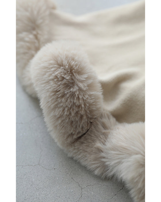 サッと羽織れるラグジュアリー。フェイクファーケープポンチョ – ONE