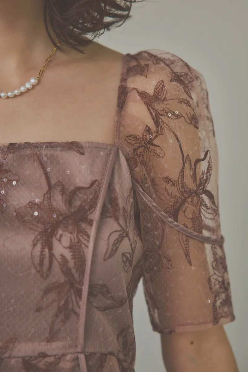 ピンクのカーブパネルエンブロイダリードレス[M] FRAY.IDのレンタル