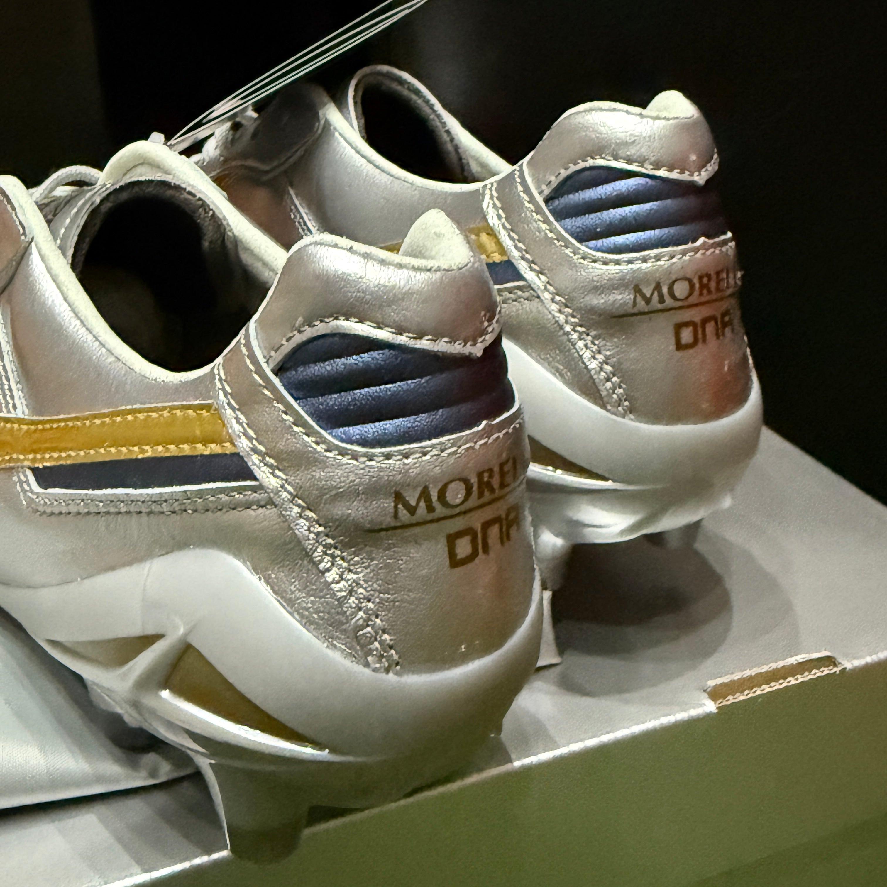 モレリア2 DNA P1GA251004 踵ネイビー 市販仕様 PLATINUM SILVER