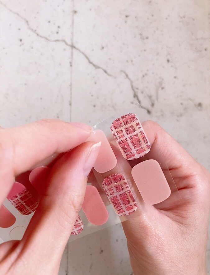 2024年版】ダイソーの半硬化ジェルネイルシールの使い方＆口コミ～全