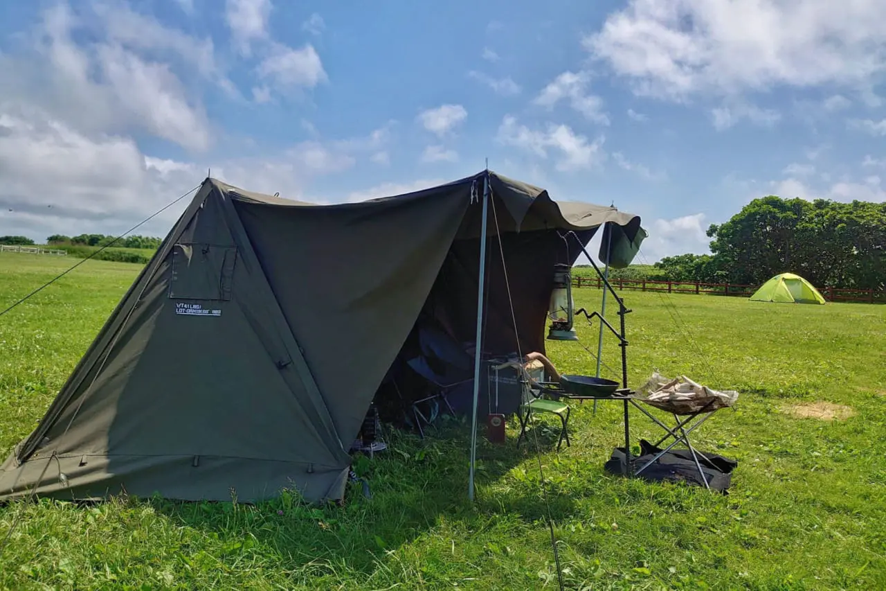 渋く無骨に。 パップテントで男のソロキャンプを満喫。 選び方と