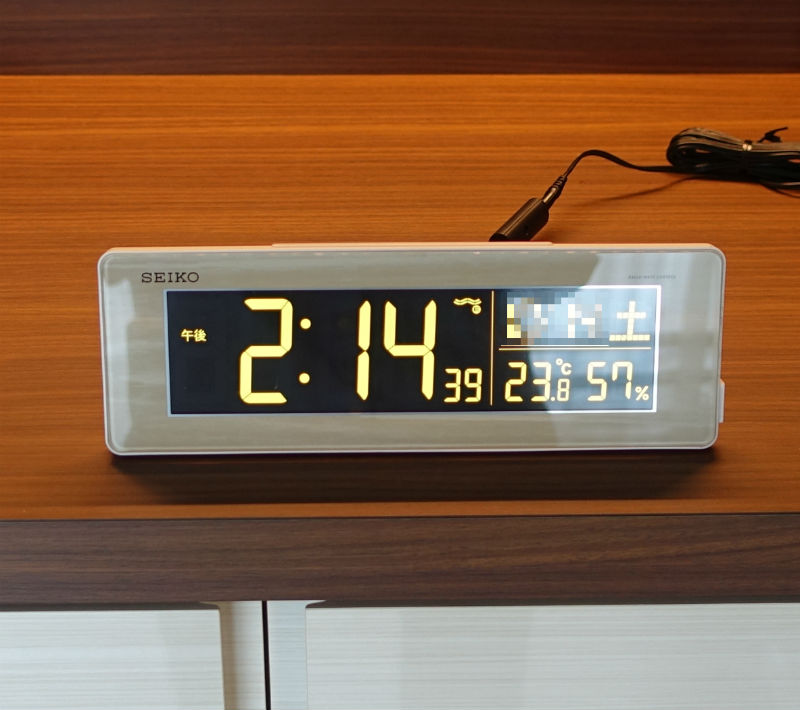 セイコー シリーズC3 交流式電波クロック をリビングに置きました
