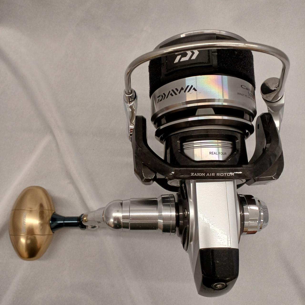 ダイワ(DAIWA)|12 Catalina5000H ハンドルノブ変更あり