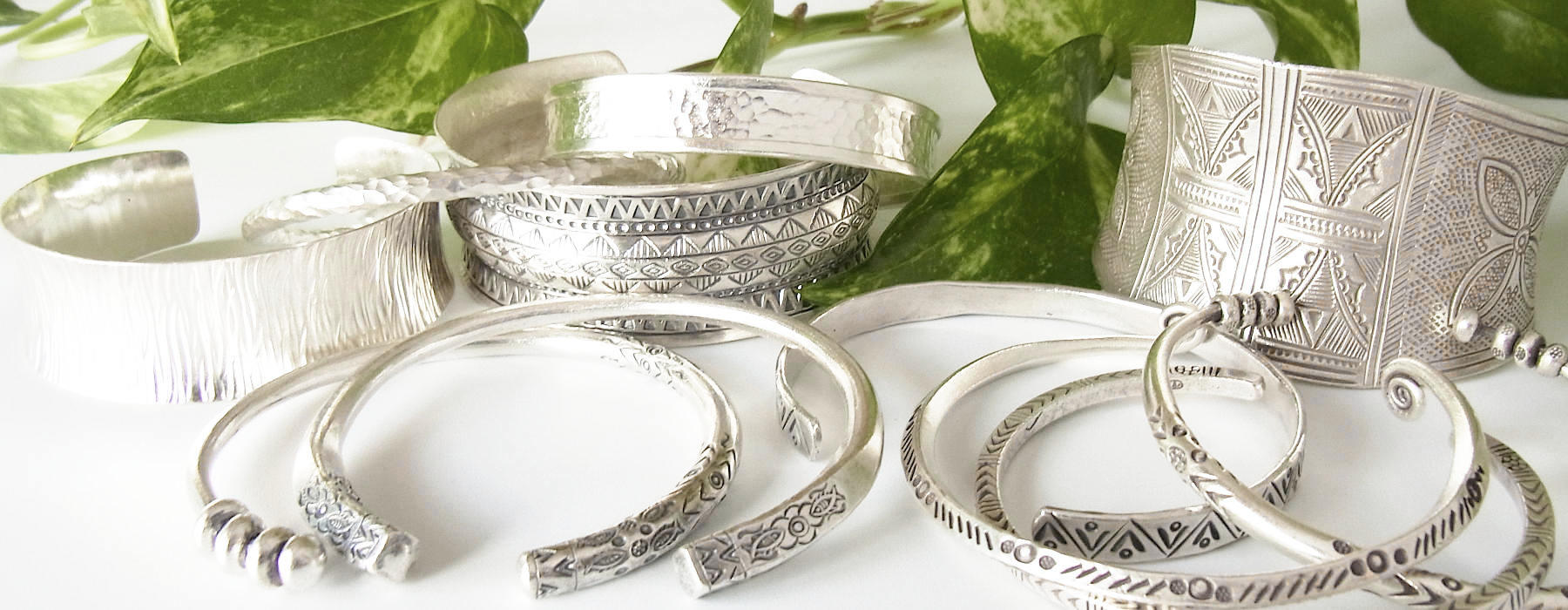 PANDAN TREE】カレン族シルバーバングル-アジアの織物 PANDAN TREE