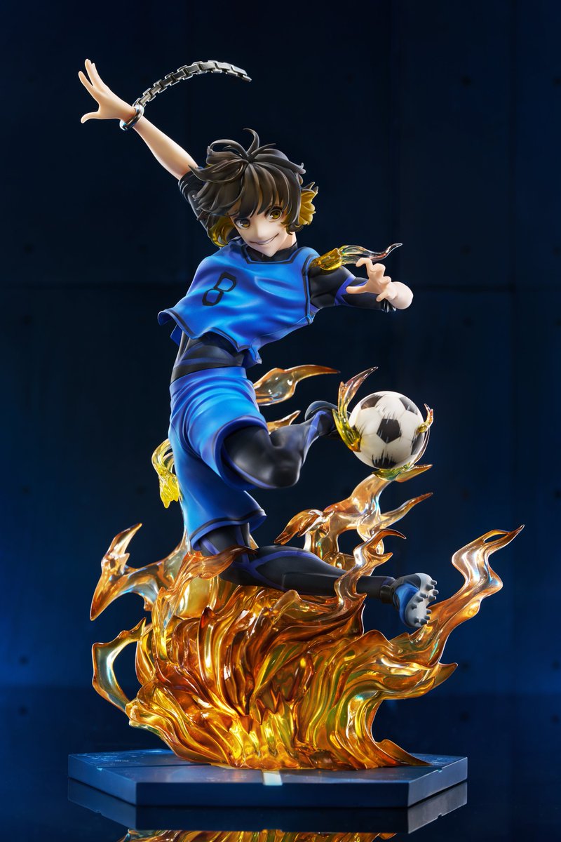 台座の中に、小さな怪獣を一体隠しています。 蜂楽の存在感を邪魔し