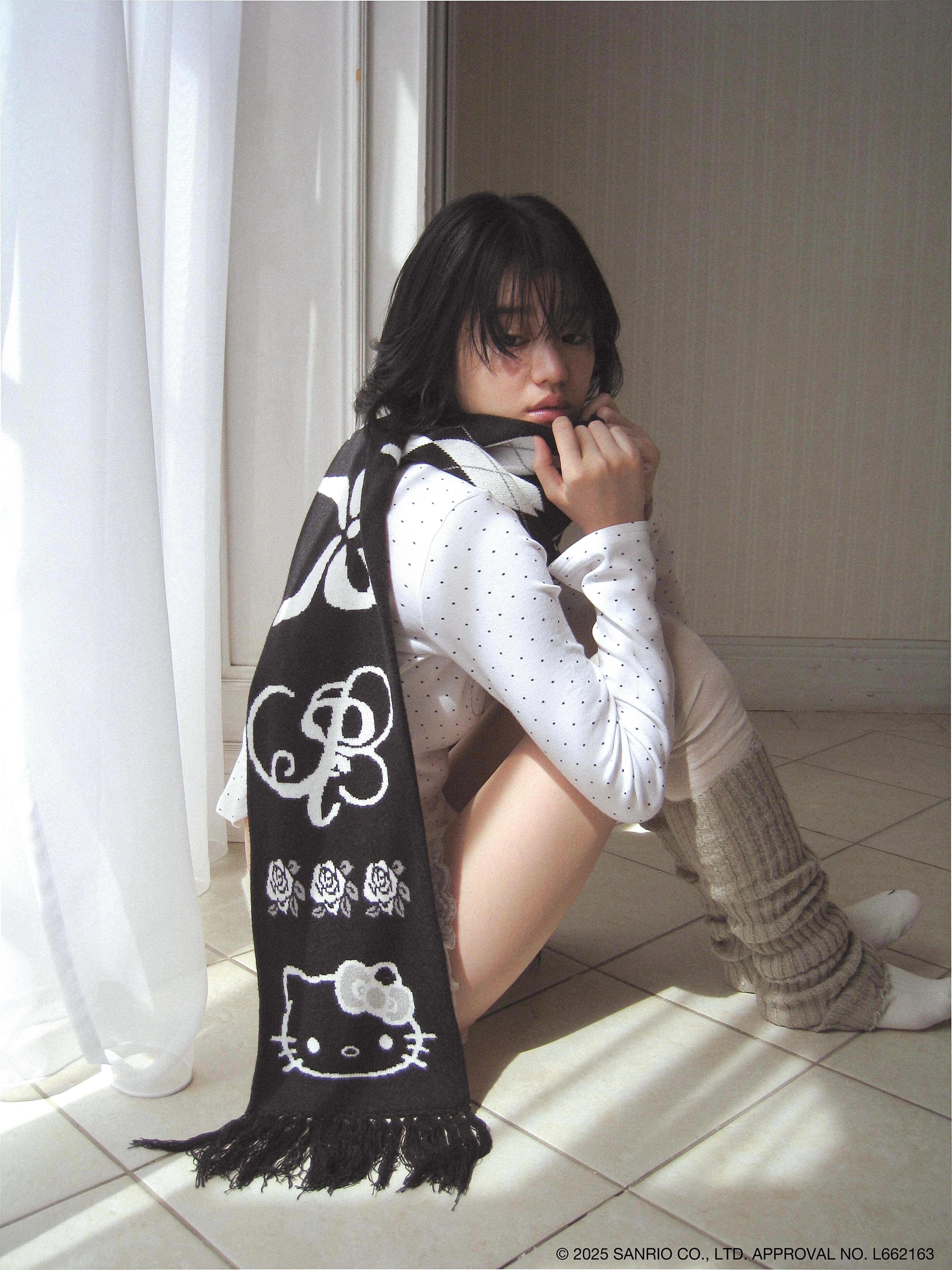 HELLOKITTY hug knitmuffler｜PELLICULE | ぺリキュール