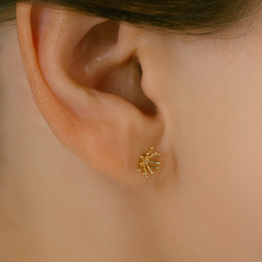 花火のボディピアス │K18yg ファイヤーワーク 軟骨ピアス – PICOLLET